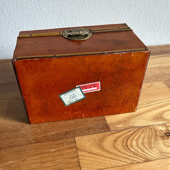 Vintage Small Leather Trinket Jewelry Box - Picture 6 of 6